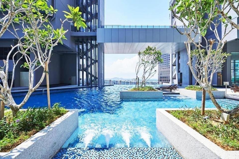 Homestay Shah Rizki at Imperio with swimming pool muslim friendly Malacca Bagian luar foto